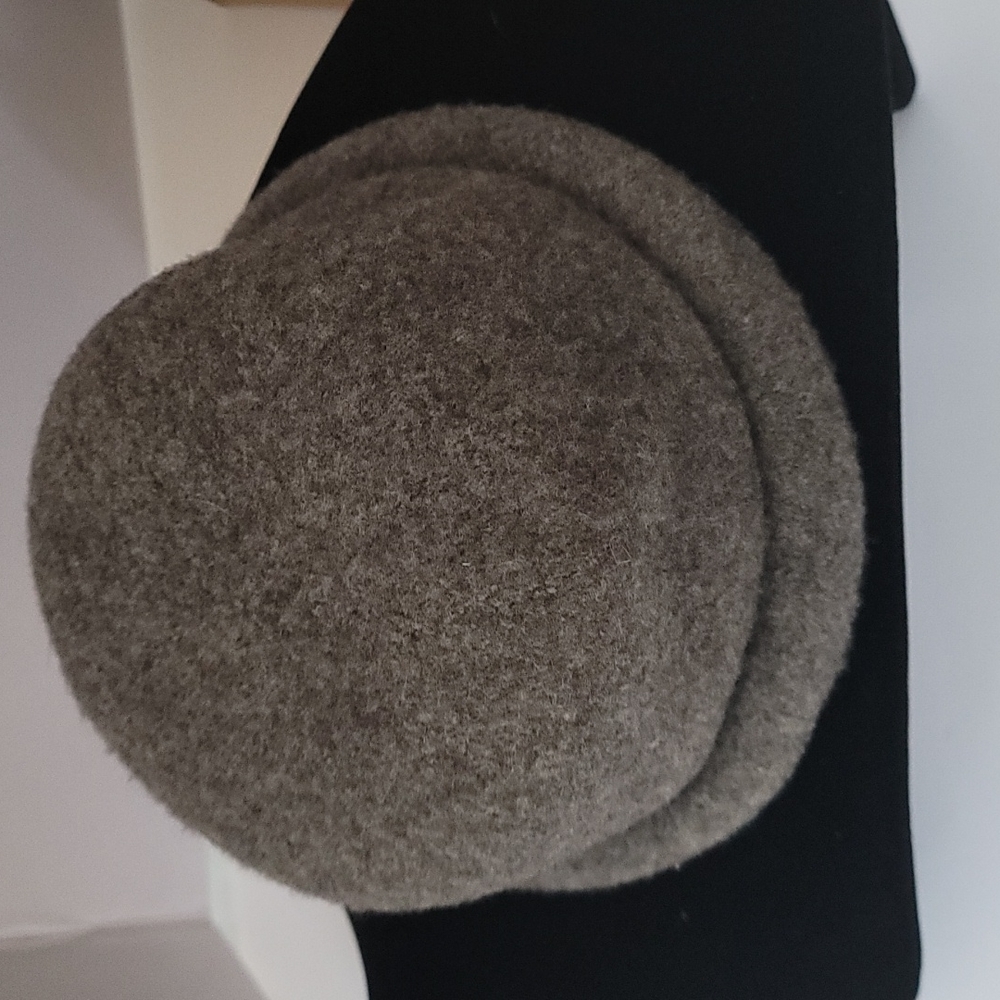 Hat, bucket style, 65 % wool 35% polyester